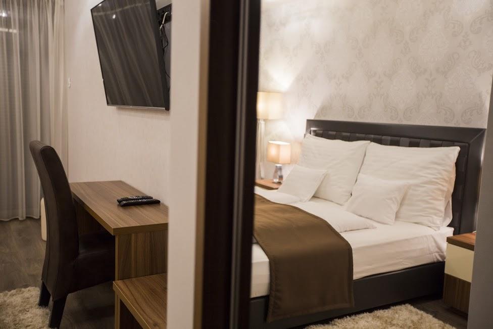 Pole Position Beach Hotel Балатонсарсо Екстериор снимка