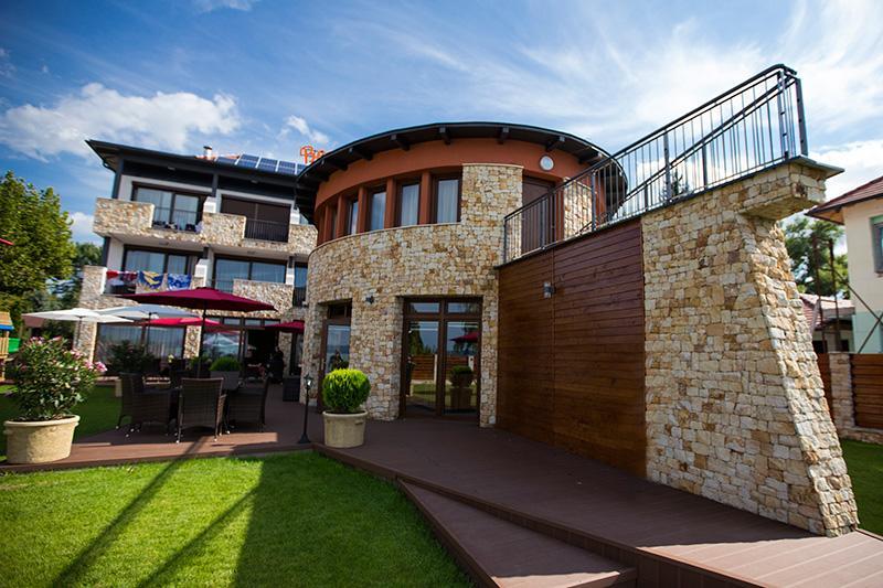 Pole Position Beach Hotel Балатонсарсо Екстериор снимка
