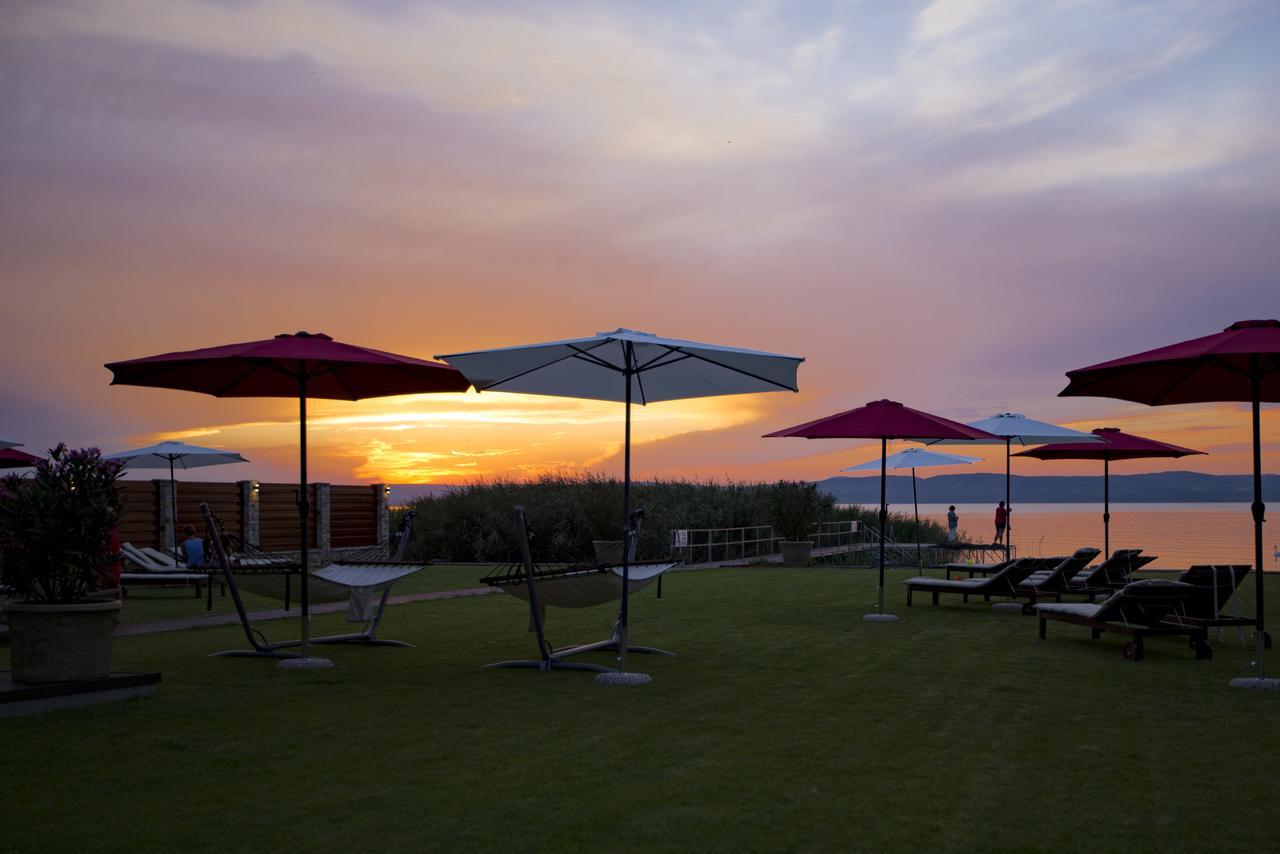 Pole Position Beach Hotel Балатонсарсо Екстериор снимка