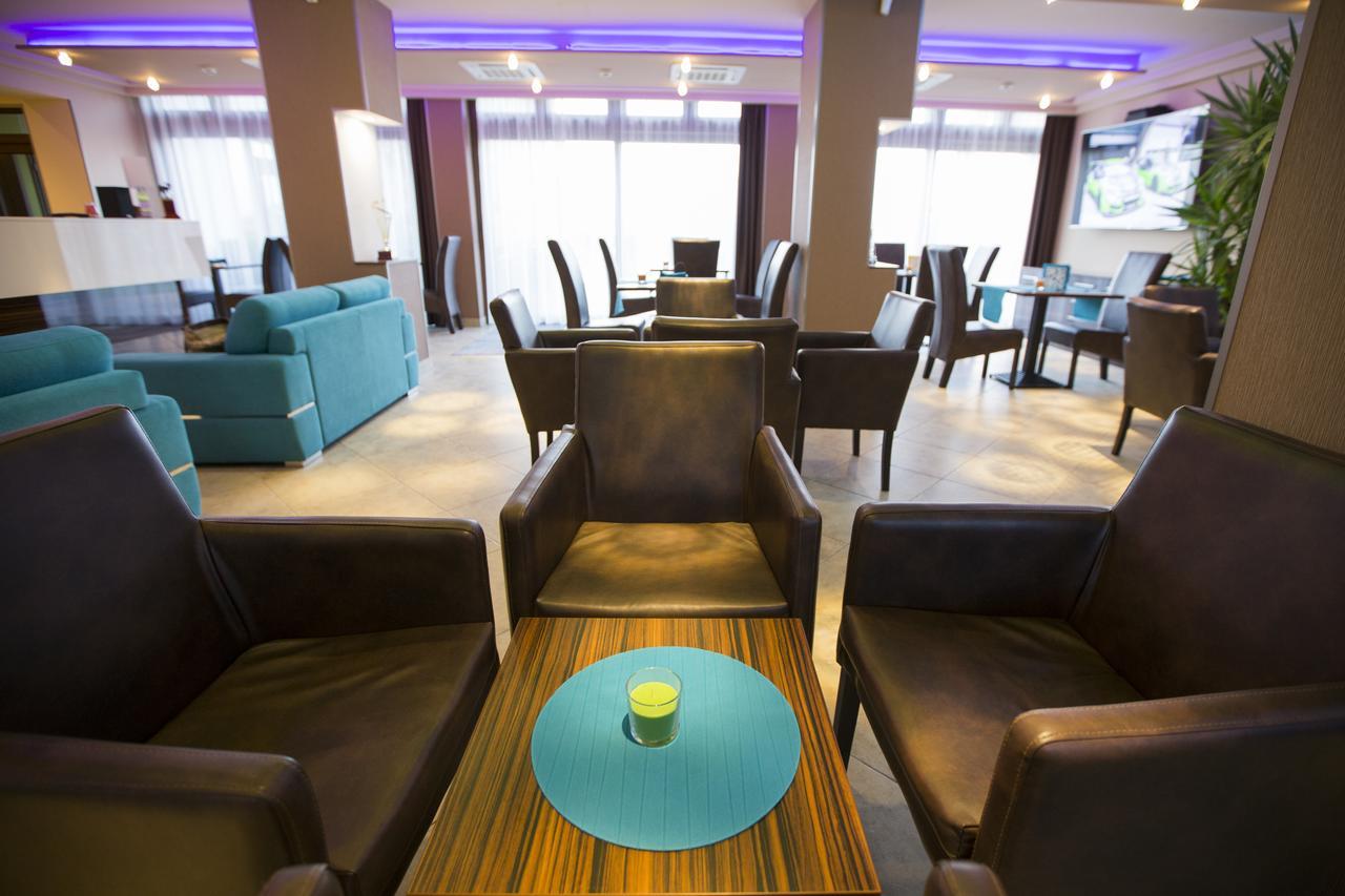 Pole Position Beach Hotel Балатонсарсо Екстериор снимка