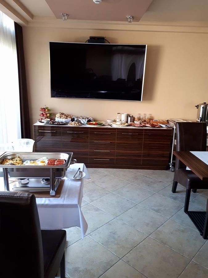 Pole Position Beach Hotel Балатонсарсо Екстериор снимка